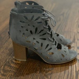 Block heel gray sandals